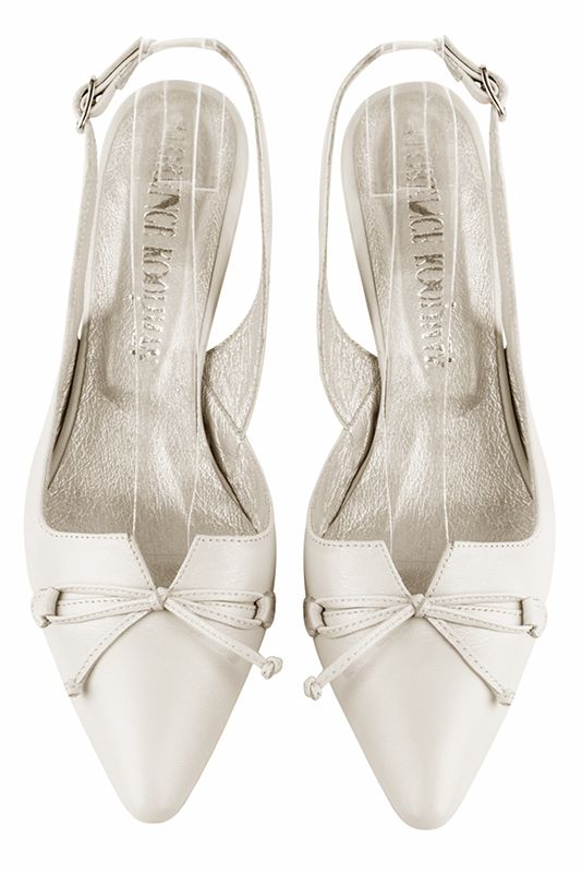 Off white women's open back shoes, with a knot. Tapered toe. Medium comma heels. Top view - Florence KOOIJMAN